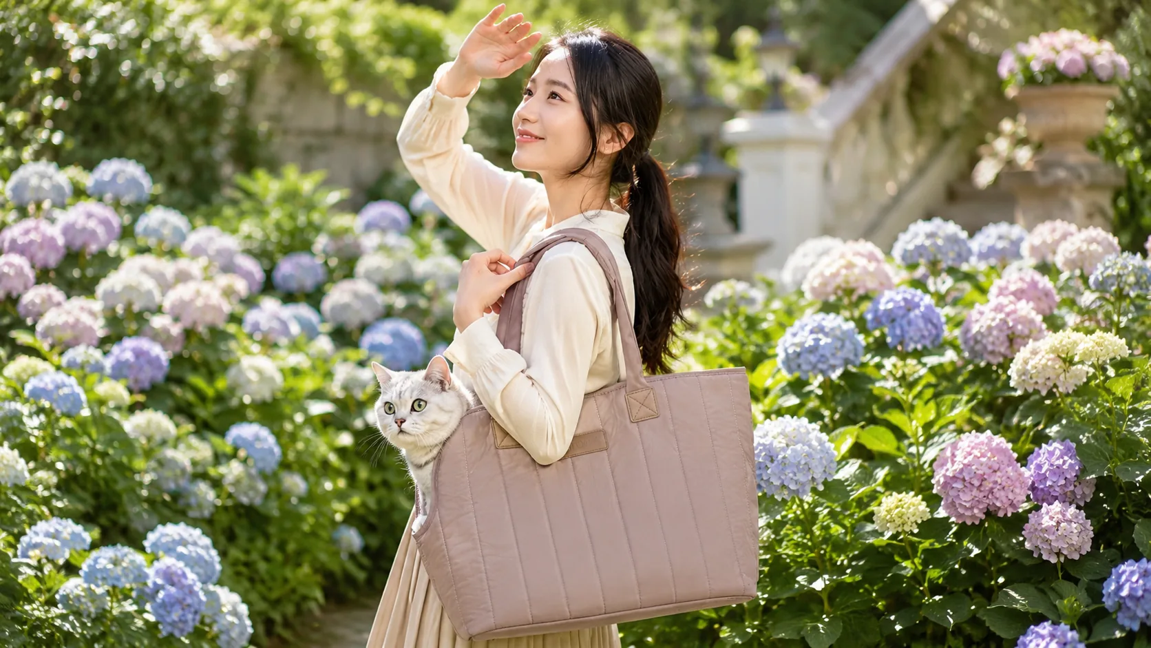 Luxury Waterproof Shoulder Cat Carrier Bag · Morning Garden Adventure · GuardLynx