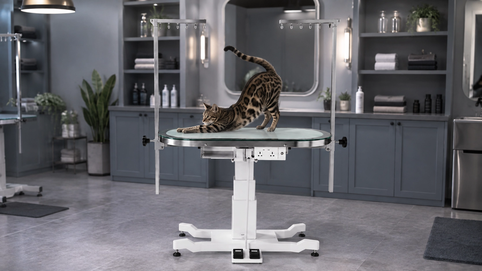 Luxury Lift Grooming Table with LED Light · Luxury Design · GuardLynx